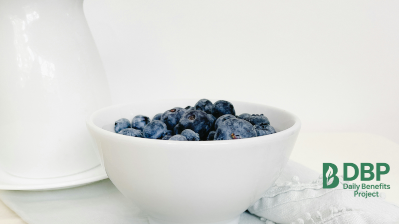 Bowl of blueberries as a low-calorie, diabetes-friendly snack Bowl of blueberries as a low-calorie, diabetes-friendly snack