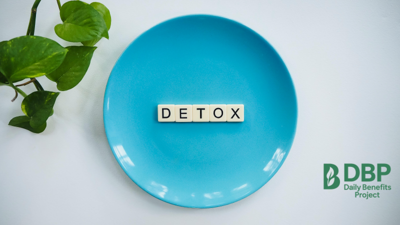 A blue plate with the word “DETOX” spelled out on it